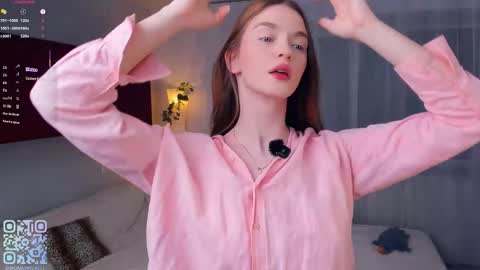 Snapshot of monabrickell chatting on October 18, 2025, 7:58 pm Mona online show from October 18, 2025, 7:58 pm