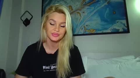 Snapshot of moni_ chatting on December 10, 2024, 4:56 am Monica online show from December 10, 2024, 4:56 am