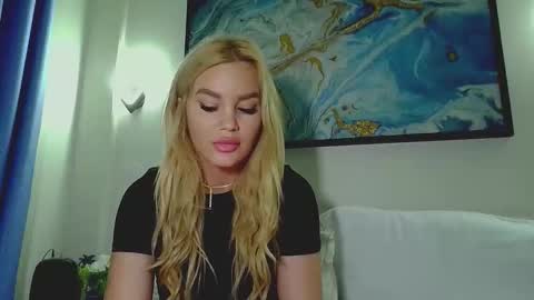 Snapshot of moni_ chatting on October 12, 2025, 4:11 am Monica online show from October 12, 2025, 4:11 am