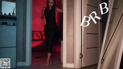 Snapshot of moni_carroll chatting on October 4, 2025, 5:44 pm Monia Help me get 20000 subscribers online show from October 4, 2025, 5:44 pm