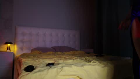 Snapshot of moni_carroll chatting on March 30, 2026, 6:42 pm Monia Help me get 20000 subscribers online show from March 30, 2026, 6:42 pm