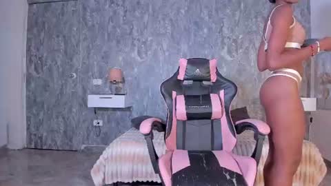Snapshot of monica_jacksoon chatting on August 5, 2026, 9:17 pm monica_jacksoon online show from August 5, 2026, 9:17 pm