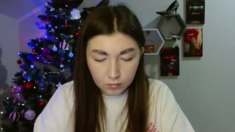 sweet girl and shine body online show from November 26, 2025, 10:05 am