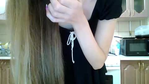 Snapshot of monica_tamayo chatting on November 6, 2025, 10:10 pm Monica online show from November 6, 2025, 10:10 pm