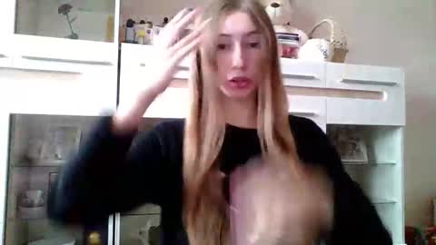 Snapshot of monica_tamayo chatting on November 8, 2025, 10:15 am Monica online show from November 8, 2025, 10:15 am