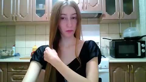 Snapshot of monica_tamayo chatting on November 13, 2025, 10:08 pm Monica online show from November 13, 2025, 10:08 pm