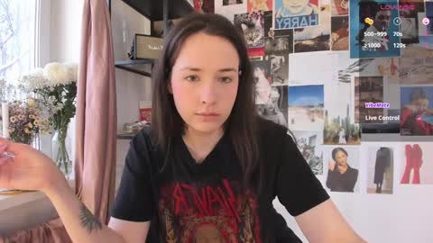 Snapshot of monicarocket chatting on January 6, 2025, 10:02 am Monica online show from January 6, 2025, 10:02 am