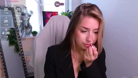 Snapshot of monicaweber_ chatting on October 18, 2025, 1:12 pm Monica online show from October 18, 2025, 1:12 pm