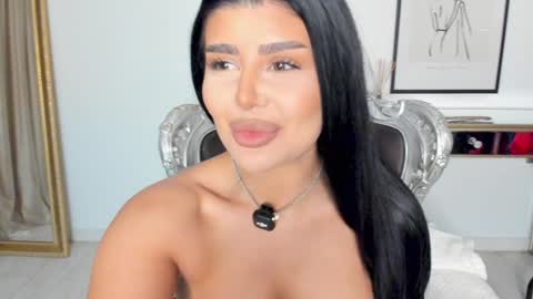 Snapshot of moniqueeass chatting on February 11, 2026, 8:58 pm Alessia online show from February 11, 2026, 8:58 pm