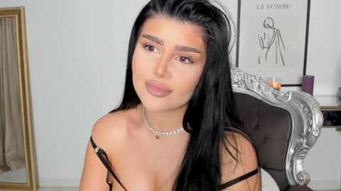 Snapshot of moniqueeass chatting on February 17, 2026, 8:59 pm Alessia online show from February 17, 2026, 8:59 pm