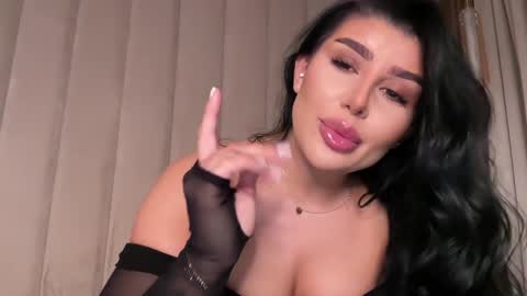 Snapshot of moniqueeass chatting on February 25, 2026, 10:30 pm Alessia online show from February 25, 2026, 10:30 pm