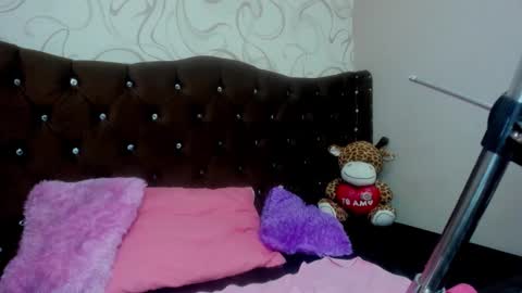 Snapshot of moniquehick chatting on October 13, 2025, 3:45 pm Monica online show from October 13, 2025, 3:45 pm