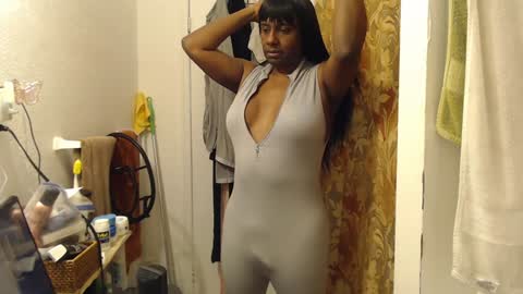 Monique Miles online show from February 8, 2025, 10:07 am