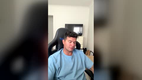 Snapshot of monkeydward chatting on February 6, 2026, 12:37 am monkeydward online show from February 6, 2026, 12:37 am