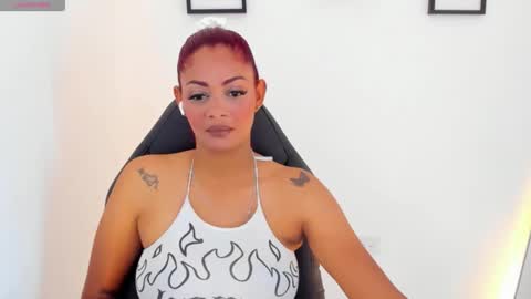 monserrat__1 online show from April 17, 2026, 8:23 pm