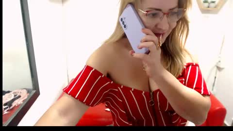 monserrat_diva online show from May 16, 2026, 1:02 am