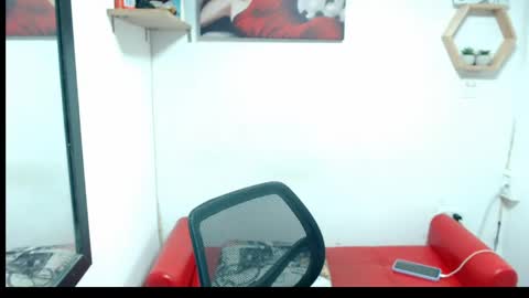 monserrat_diva online show from May 19, 2026, 9:21 pm