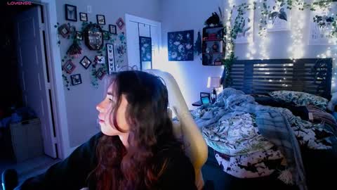 Snapshot of monstrumologist chatting on February 11, 2025, 1:10 am Lydia Mooney online show from February 11, 2025, 1:10 am