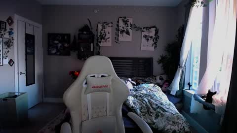 Snapshot of monstrumologist chatting on February 20, 2025, 12:08 am Lydia Mooney online show from February 20, 2025, 12:08 am