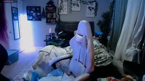 Snapshot of monstrumologist chatting on March 5, 2025, 12:59 am Lydia Mooney online show from March 5, 2025, 12:59 am