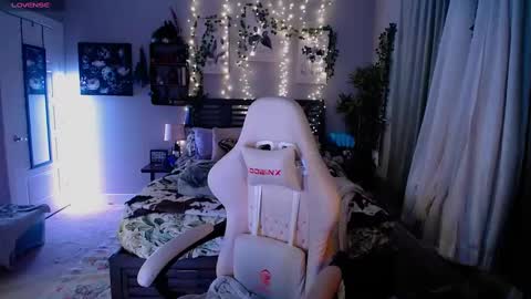 Snapshot of monstrumologist chatting on March 7, 2025, 2:15 am Lydia Mooney online show from March 7, 2025, 2:15 am