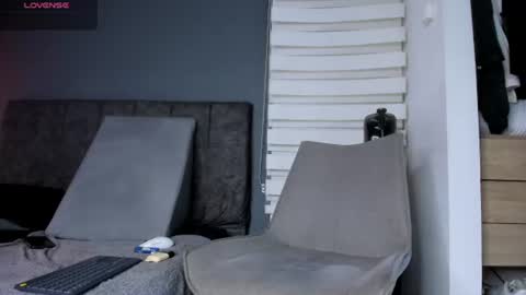 mont_777 online show from June 12, 2026, 2:49 pm