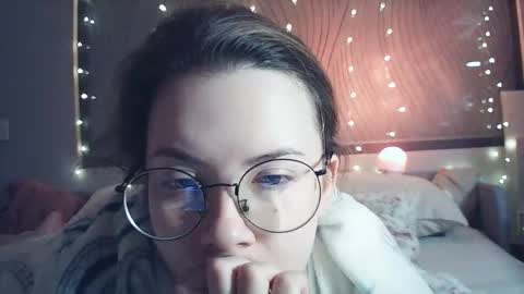 moodiemira online show from November 22, 2025, 1:04 am