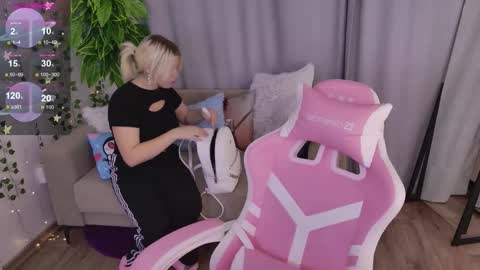 Moon  Bunny online show from September 13, 2025, 4:56 am