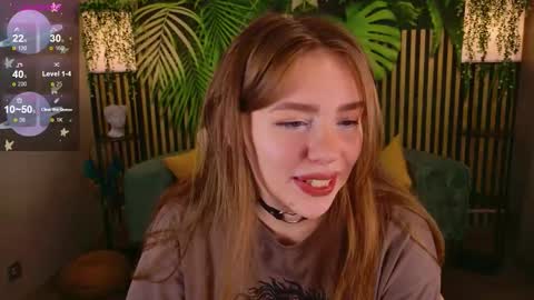 Snapshot of moon__bunny chatting on September 18, 2025, 3:25 pm Moon Bunny online show from September 18, 2025, 3:25 pm