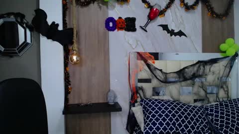 Snapshot of moon_and_fire_ chatting on October 27, 2025, 5:55 am moon_and_fire_ online show from October 27, 2025, 5:55 am