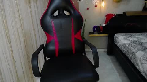 Snapshot of moon_and_fire_ chatting on November 10, 2025, 3:22 pm moon_and_fire_ online show from November 10, 2025, 3:22 pm