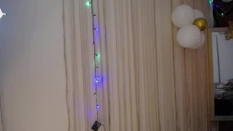 Snapshot of moon_and_fire_ chatting on November 11, 2025, 4:07 pm moon_and_fire_ online show from November 11, 2025, 4:07 pm