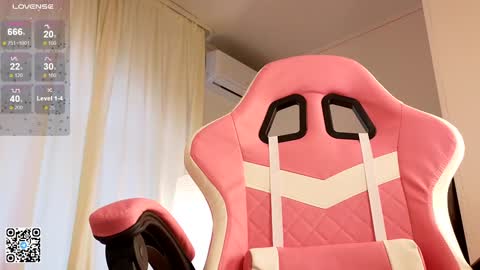 Snapshot of moon_avengers chatting on February 3, 2025, 12:36 pm Lola online show from February 3, 2025, 12:36 pm