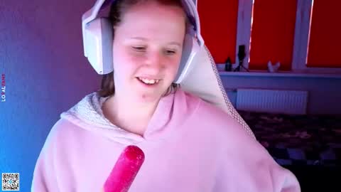 Snapshot of moon_avengers chatting on September 28, 2025, 2:55 pm Lola online show from September 28, 2025, 2:55 pm