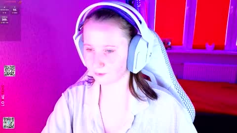 Snapshot of moon_avengers chatting on March 4, 2026, 12:11 pm Lola online show from March 4, 2026, 12:11 pm