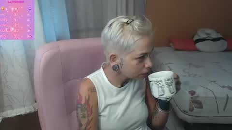 Snapshot of moon_cat85 chatting on June 13, 2026, 12:14 pm Luna online show from June 13, 2026, 12:14 pm