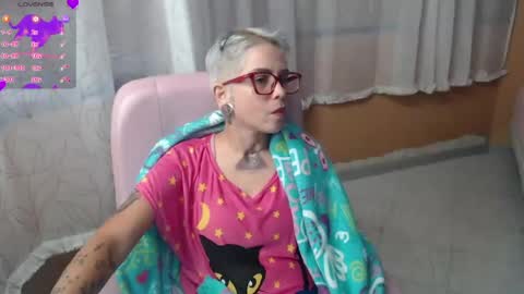 Snapshot of moon_cat85 chatting on June 20, 2026, 3:15 pm Luna online show from June 20, 2026, 3:15 pm