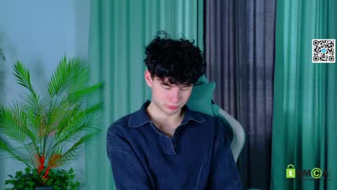 moon_gloww online show from April 14, 2026, 3:12 am