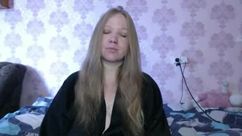 moon_linght000 online show from June 3, 2026, 6:05 am