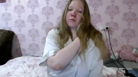 moon_linght000 online show from June 14, 2026, 3:03 pm