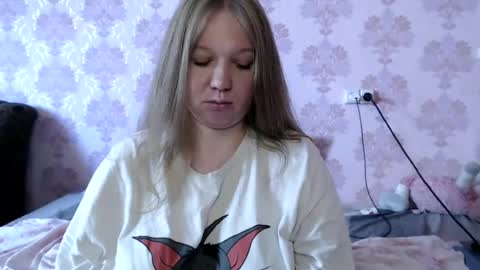 moon_linght000 online show from June 17, 2026, 1:19 am