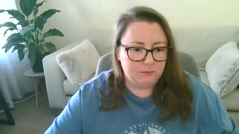 Moon Petal online show from October 22, 2025, 8:36 am