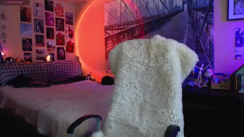 Snapshot of moon_sugar_ chatting on March 4, 2025, 1:17 pm Keira online show from March 4, 2025, 1:17 pm