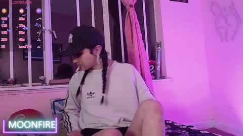 Snapshot of moonfiredance chatting on March 5, 2025, 5:50 am Nicky online show from March 5, 2025, 5:50 am