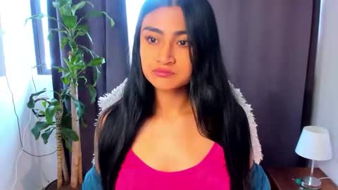 moonie_baddie31 online show from September 25, 2025, 7:39 pm