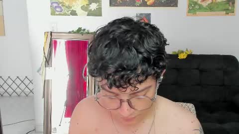 Snapshot of moonlight_baee chatting on August 4, 2026, 3:47 pm Clove online show from August 4, 2026, 3:47 pm