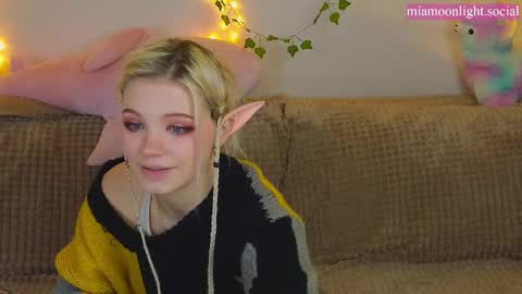 Snapshot of moonlight_mia chatting on March 12, 2025, 4:24 pm Mia online show from March 12, 2025, 4:24 pm