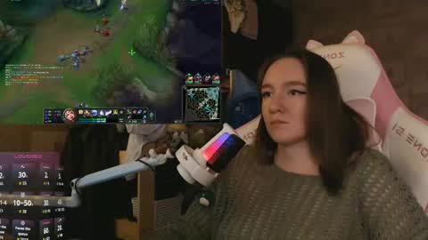 Snapshot of moonlish_siren chatting on April 25, 2026, 7:33 pm Katrin online show from April 25, 2026, 7:33 pm