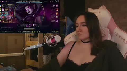 Snapshot of moonlish_siren chatting on May 31, 2026, 9:38 pm Katrin online show from May 31, 2026, 9:38 pm