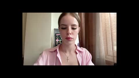 Snapshot of moonveil_ chatting on June 30, 2026, 3:46 pm Sofia online show from June 30, 2026, 3:46 pm